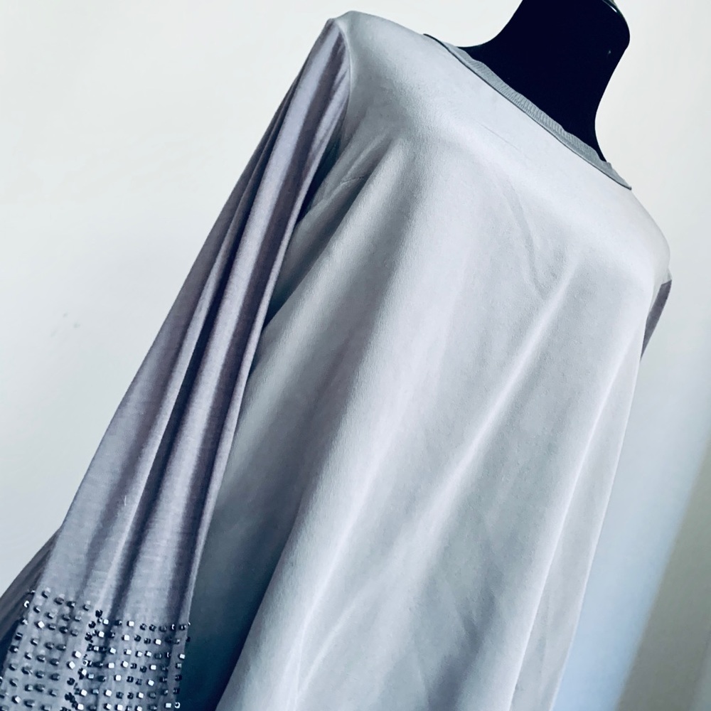Elegant gray & silver Elie Tahari top